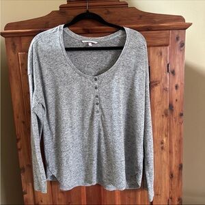 Victoria’s Secret women’s PJ pajama top M gray scoop neck long sleeve sleepwear